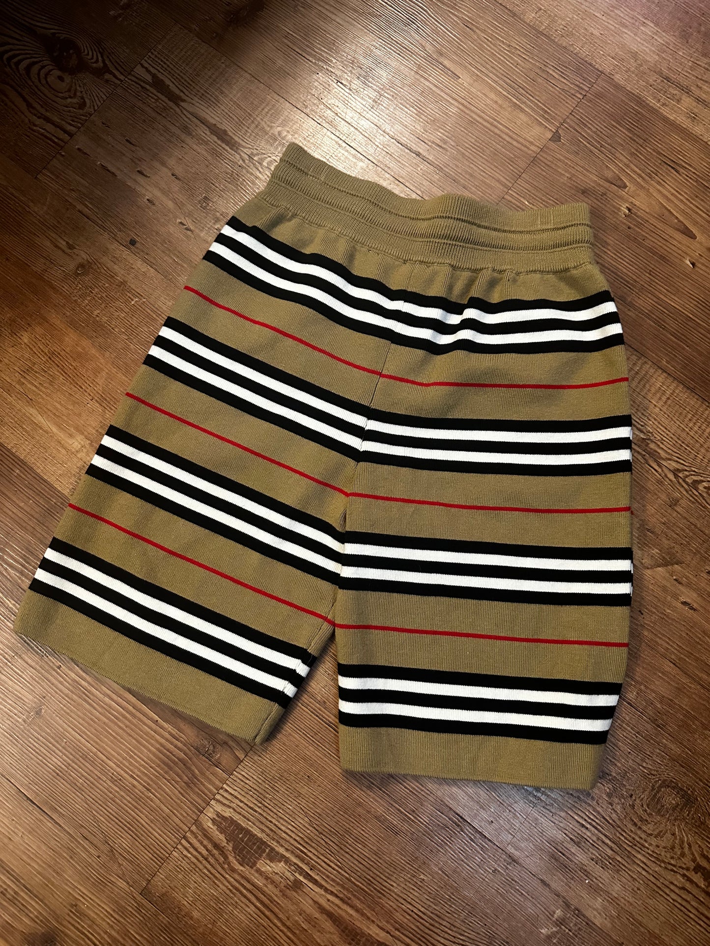 Burberry Plaid Shorts (S)